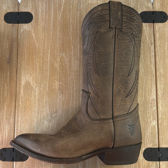 Frye Billy Pull On Western Boot - Picture 2 of 16